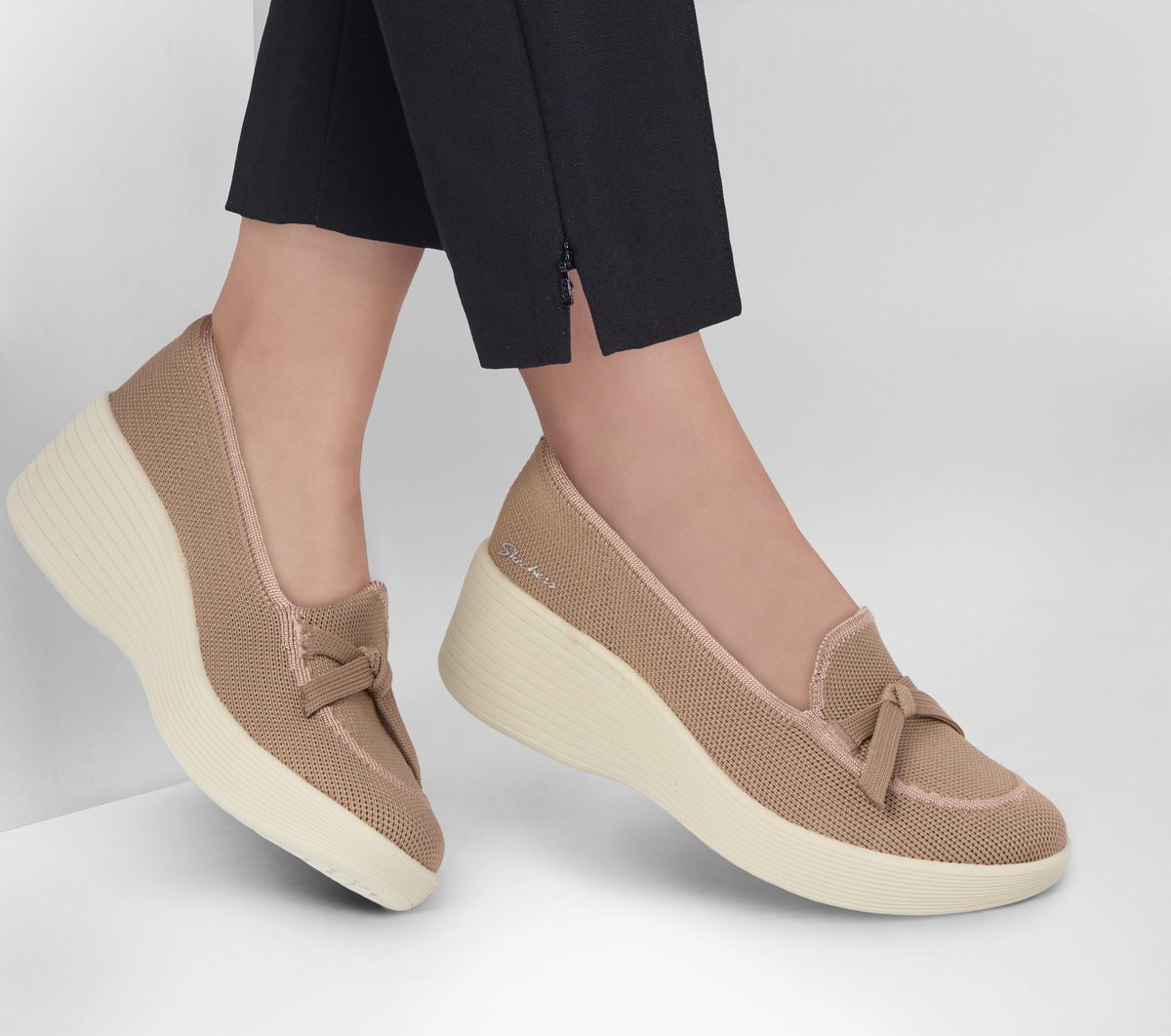 Relaxed Fit: Parallel Lite - Soaring Softly | Skechers online shop