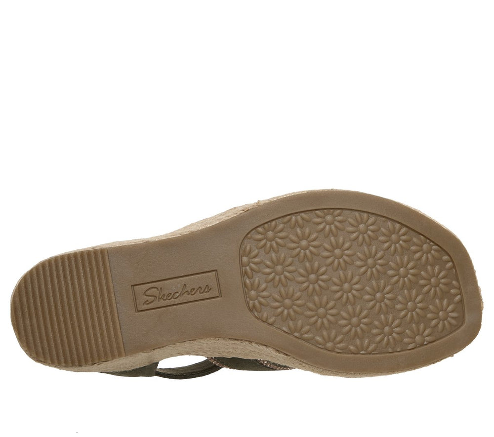 Martha Stewart: Iris - Modest Queen | Skechers online shop