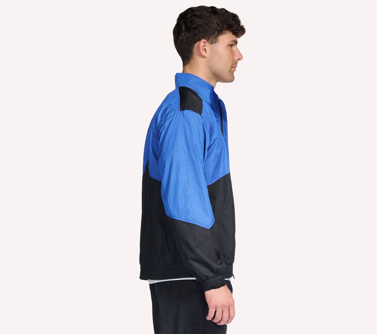 GO SHIELD Pace Jacket | Skechers online shop