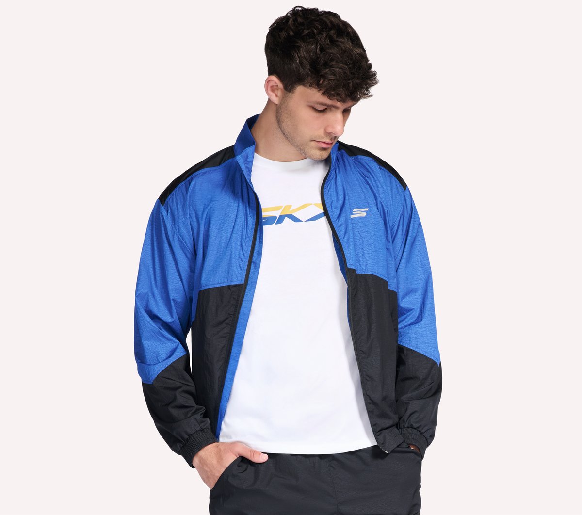 GO SHIELD Pace Jacket | Skechers online shop